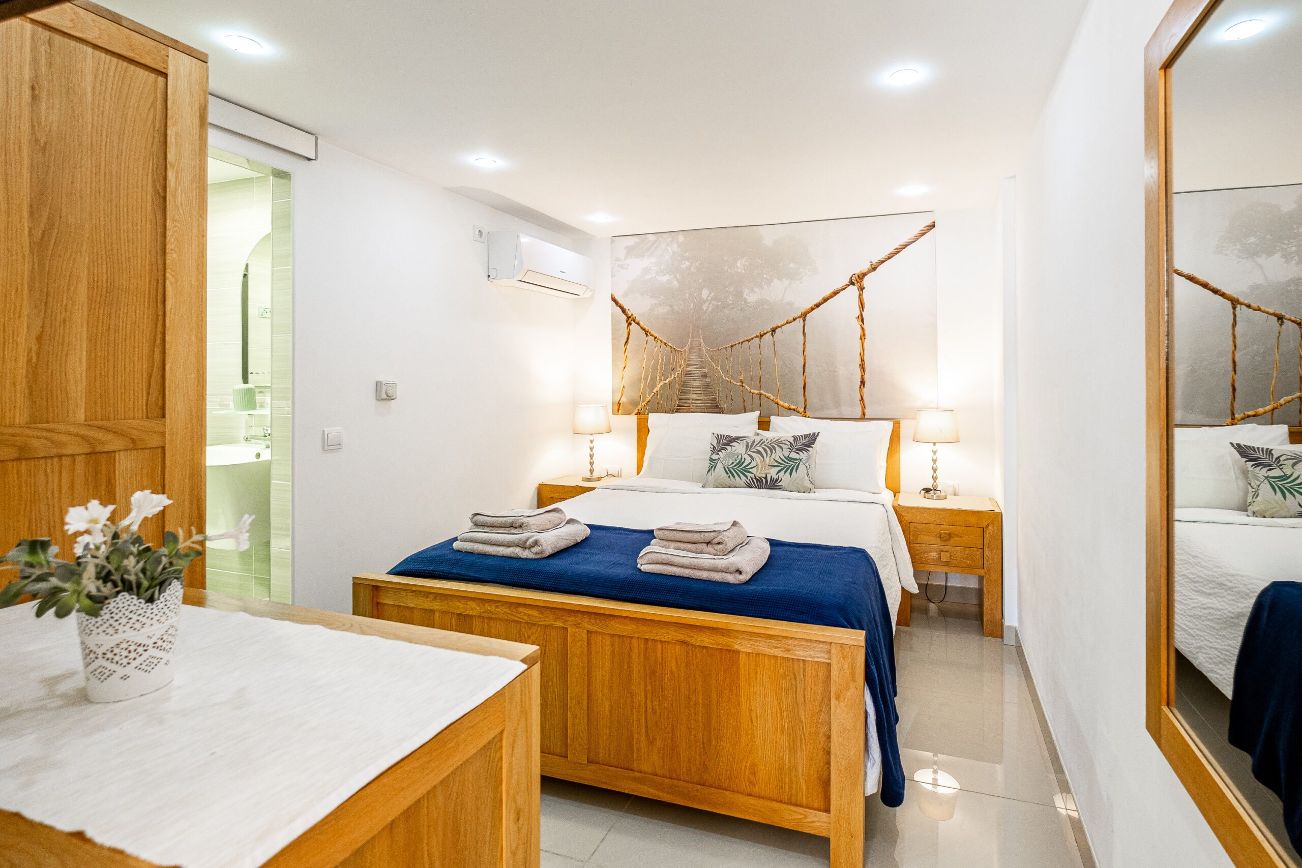 Schlafzimmer 1